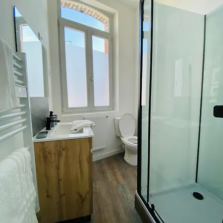 Le Saphir Zenith 1 アパート *